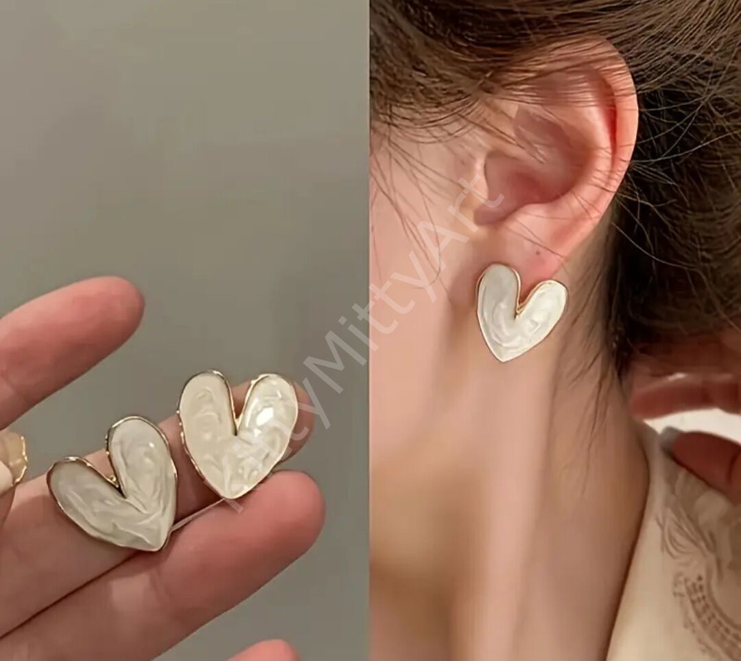 Mini Kalp Krem Küpe